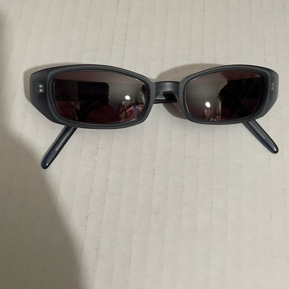 Kenta Sleek Smoky  Blue Rectangular Sunglasses with Minimalist Design